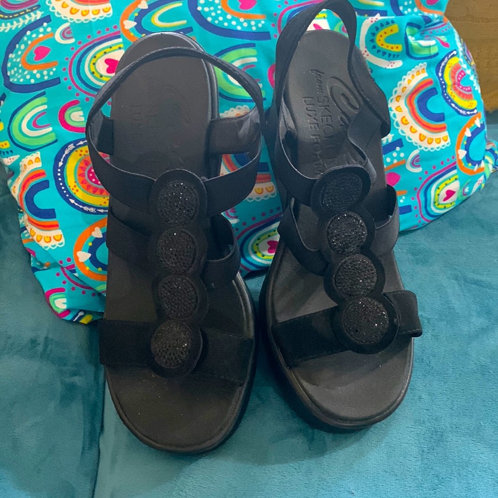 Sketchers size women’s 9